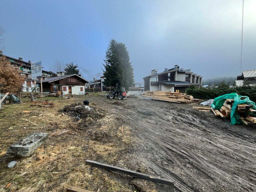 Démolition des chalets et coupe des arbres